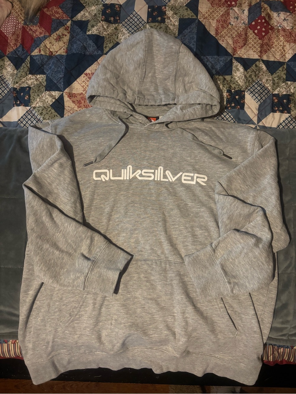 Quiksilver Men's Light Gray Pullover Hoodie with White Logo